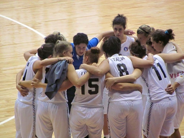 La squadra dell'Italia sorde cercano la concentrazione prima di una partita.